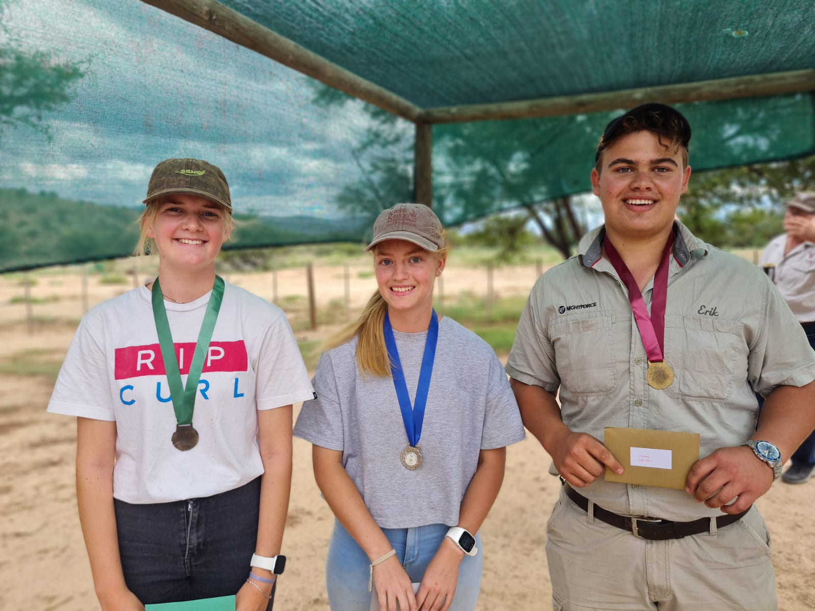 Junior wenners Vlnr Megan Terblanche (3de), Kayla Langenhoven (2de), Erik Zeelie (1ste)